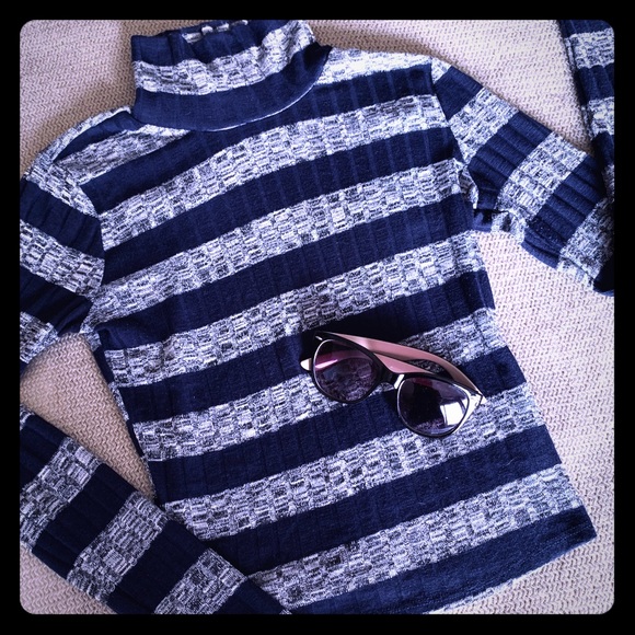 Sweater - Picture 1 of 1